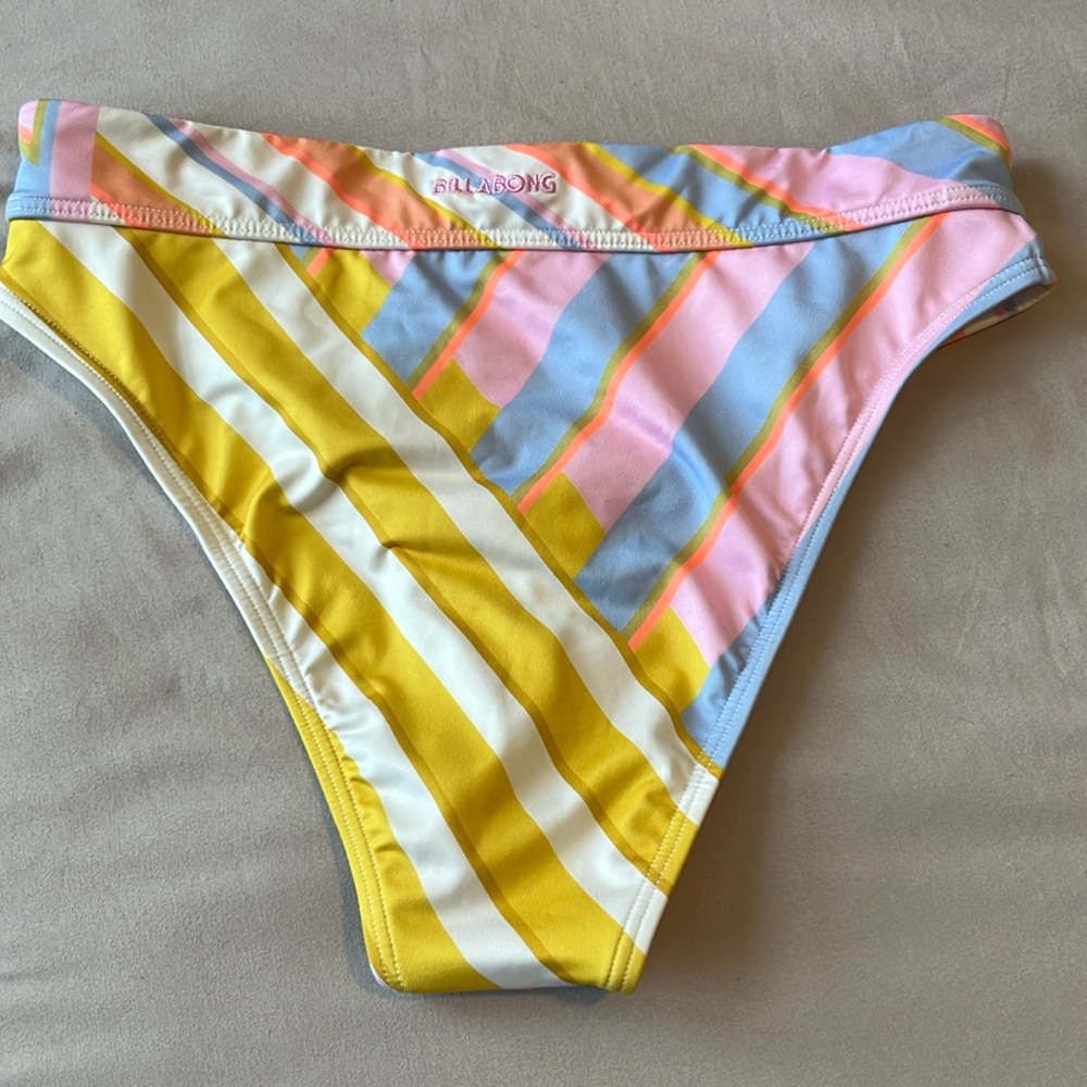 Billabong Bikini bottoms size 0 and they are multicolored